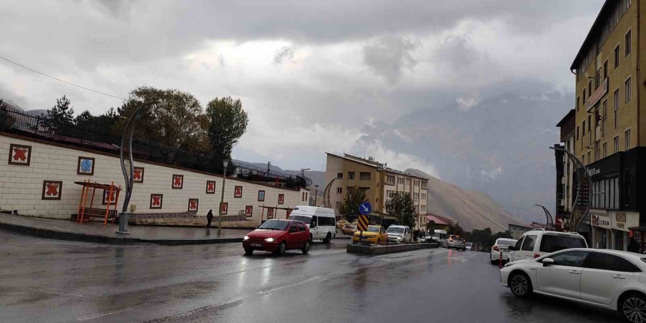 Hakkari’de yağmur yağışı