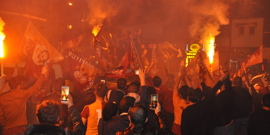 Kars’ta Galatasaraylılar sokaklara döküldü