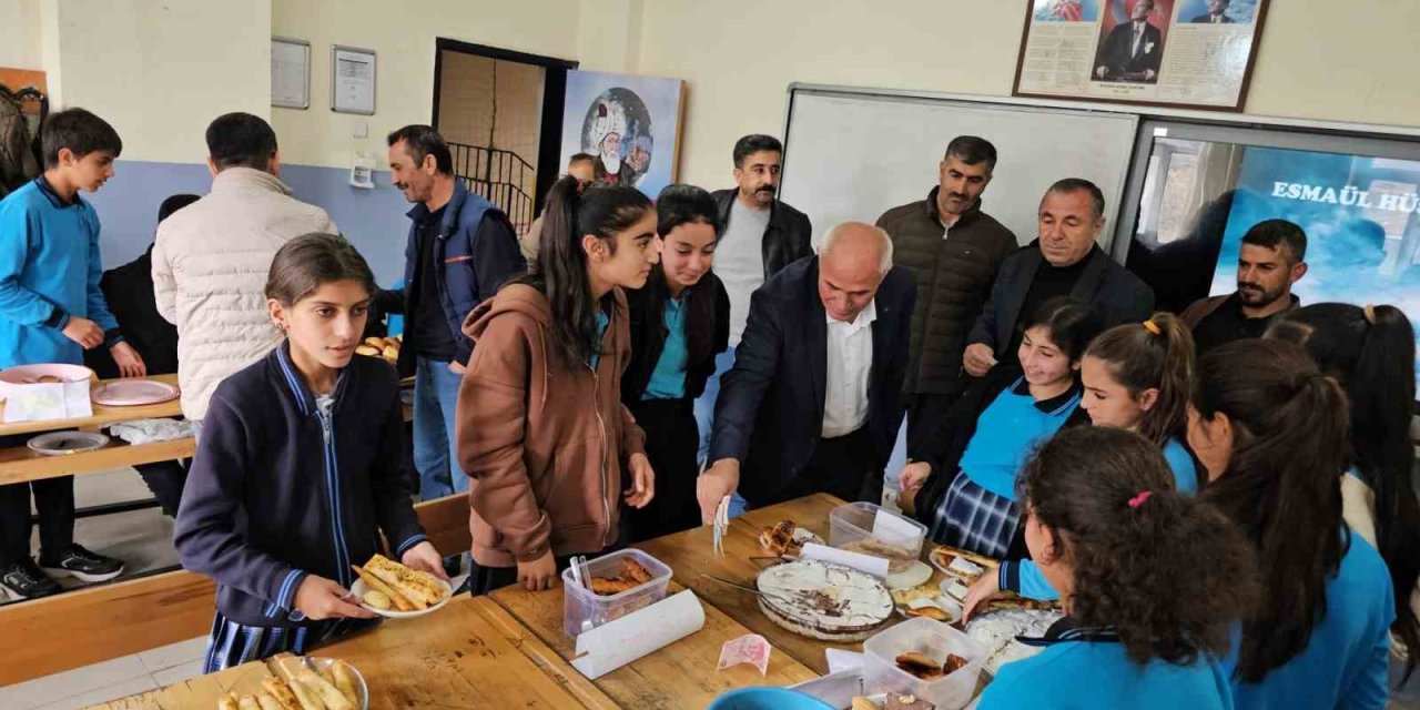 Aydınlar Beldesi Ortaokulundan Gazze için yardım etkinliği