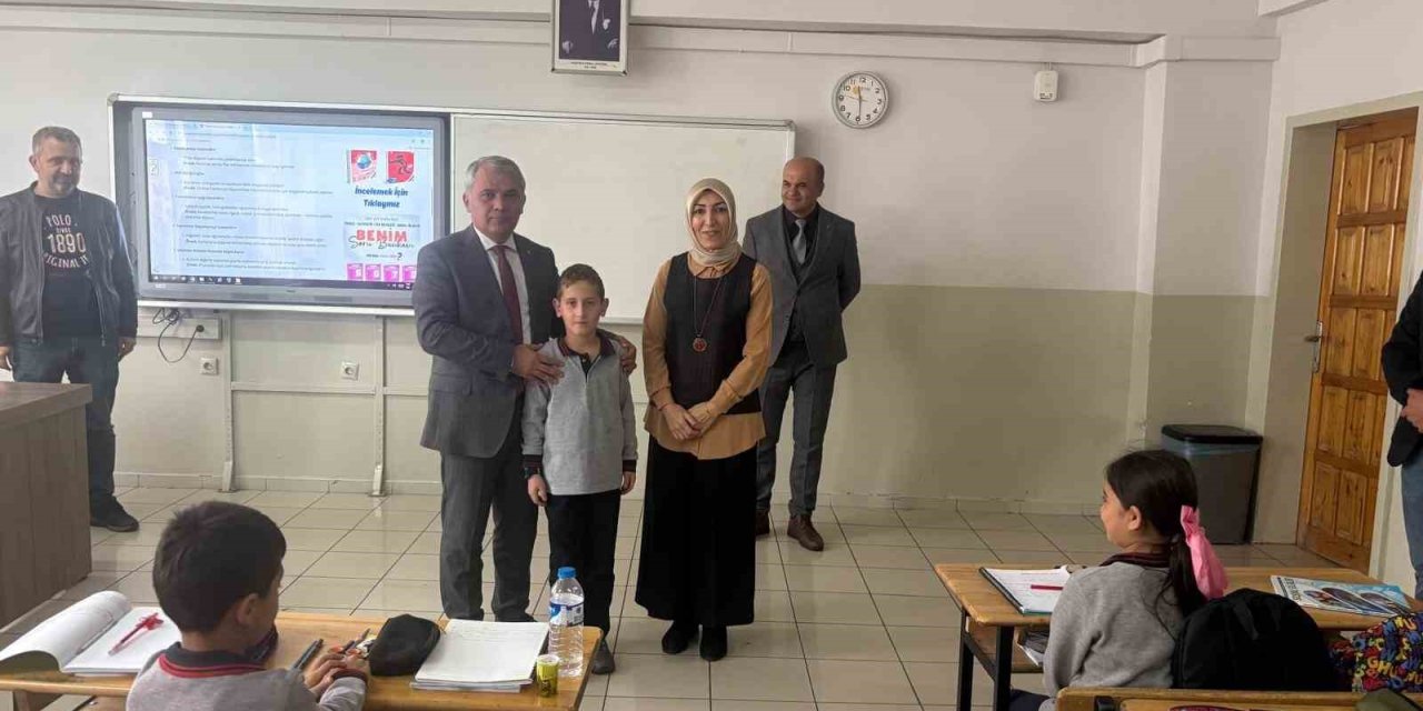 Hayat kurtaran öğretmene İlçe Milli Eğitim Müdüründen tebrik