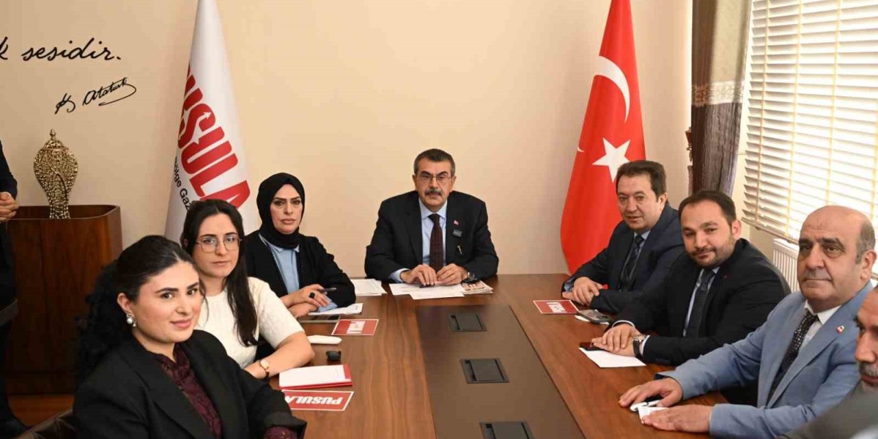 Bakan Tekin: "CHP’liler 12 yıllık zorunlu eğitime ne demişler görsünler, oynadıkları bir tiyatro, makul önerileri varsa dinlerim"