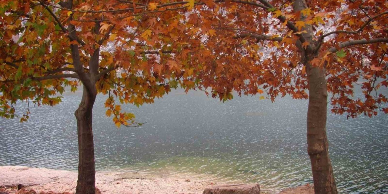 Fırat’ın sessiz akışına sonbahar renk kattı