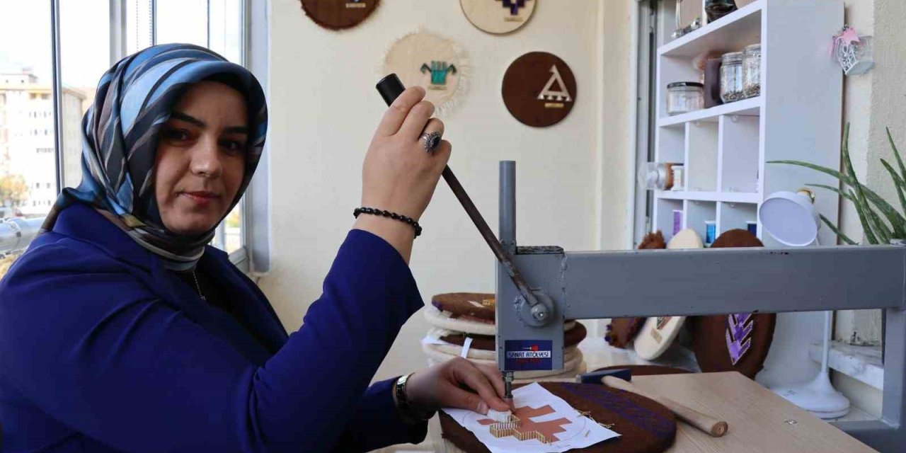 Filografi ve erhamın buluştuğu tablolar dikkat çekiyor