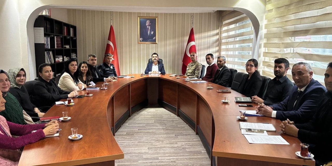 Susuz’da Kaymakam Tutal, kurum amirleriyle toplantı yaptı