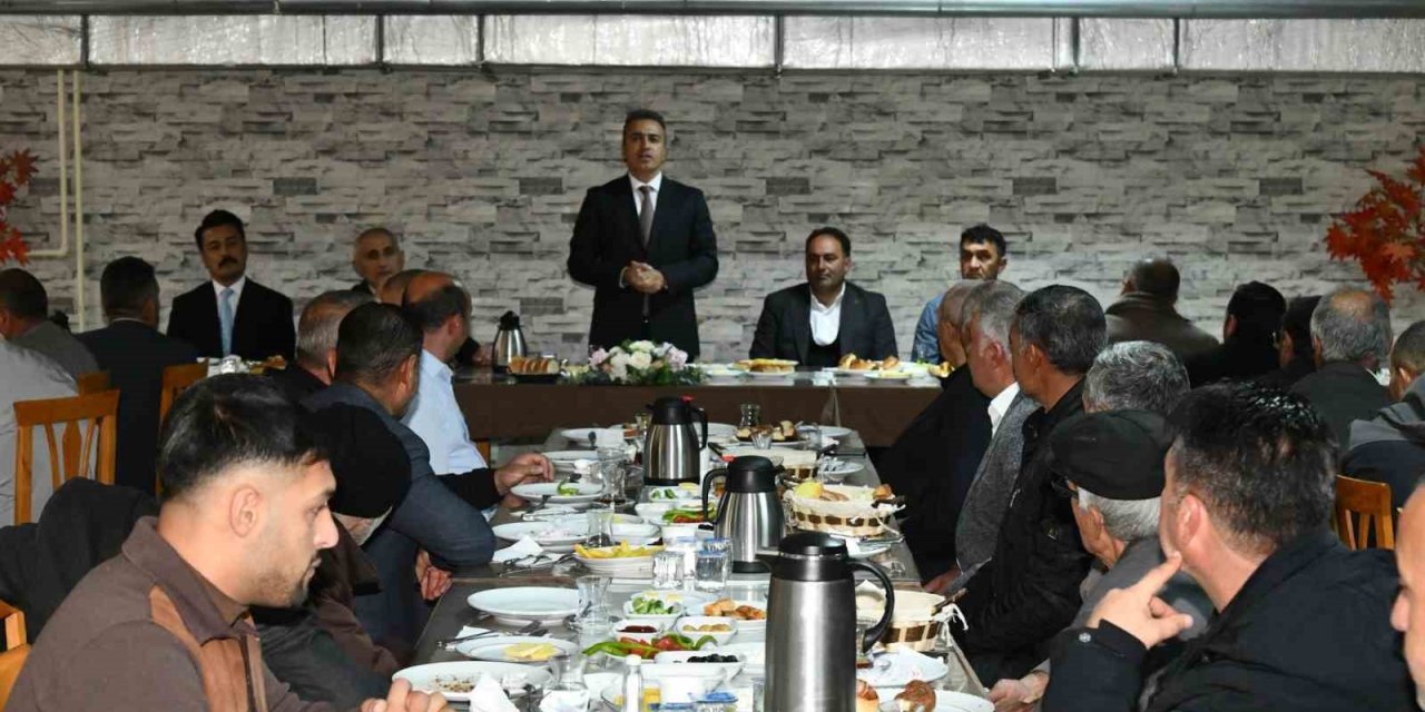 Vali Çiçek, muhtarlarla bir araya geldi