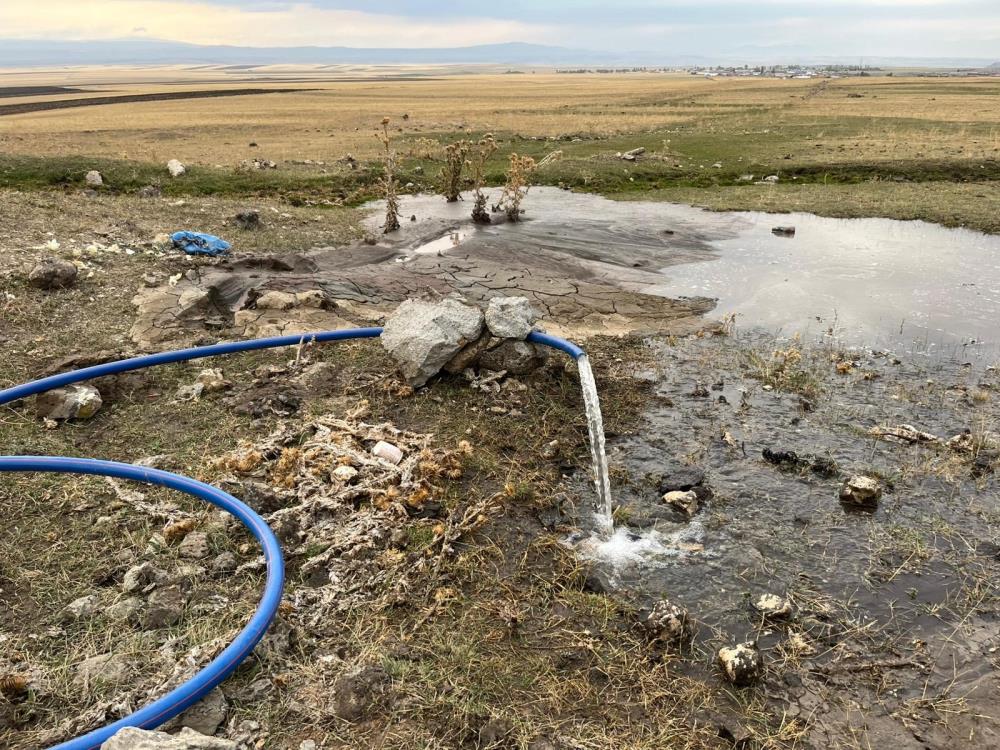 Akyaka'da 53 metreden su çıktı