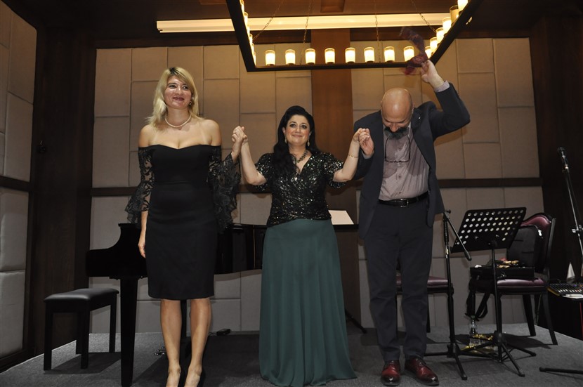 Dünyaca ünlü soprano Pervin Chakar Kars’ta konser verdi