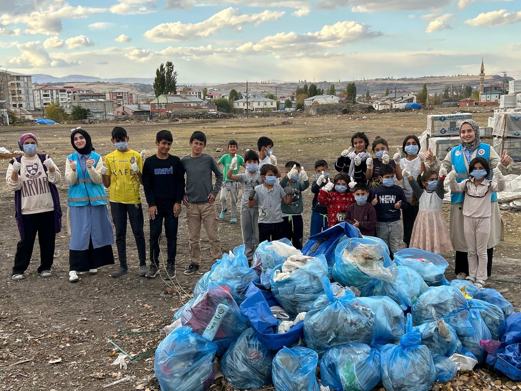 Kars’ta “Çöpleri Yere Atmam” Etkinliğiyle Çevre Duyarlılığına Dikkat Çekildi