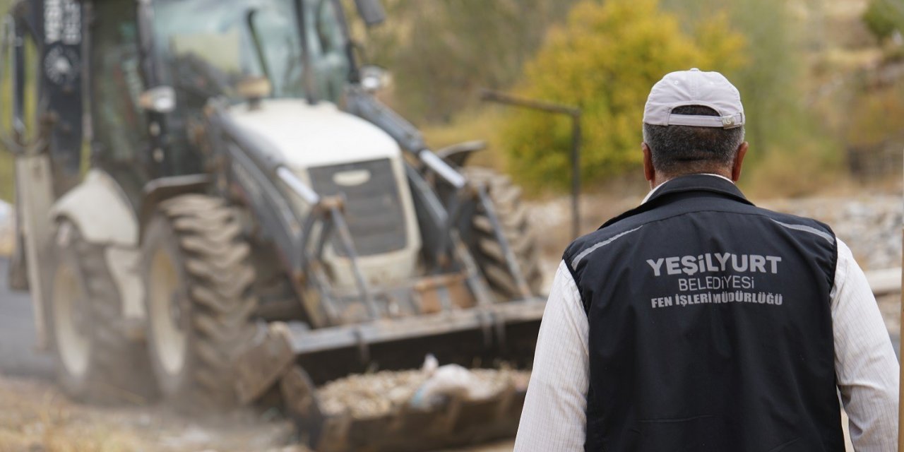 Yeşilyurt’ta kış öncesi asfalt çalışmaları hızlandı