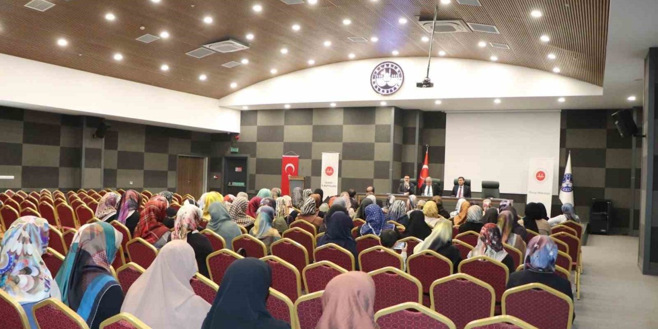 Elazığ’da Kur’an kursu öğreticileri bir araya geldi