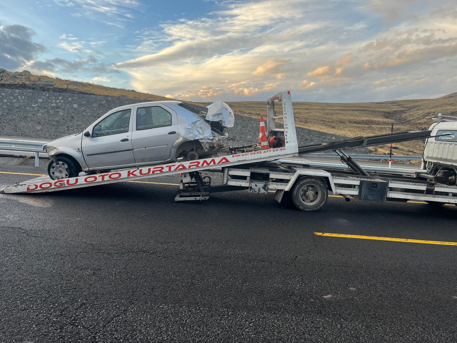 Kars'tan Iğdır'a giden otomobil kaza yaptı: 3 yaralı