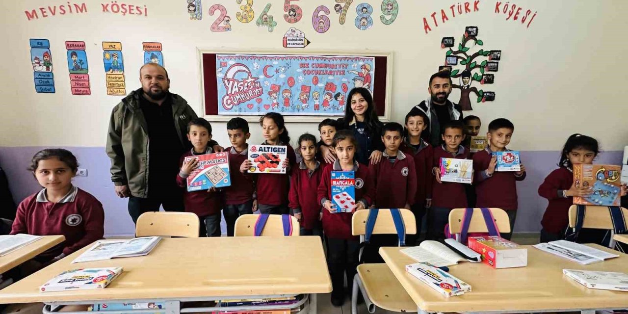 Türkiye-Irak sınırındaki öğrencilere oyun seti hediyesi