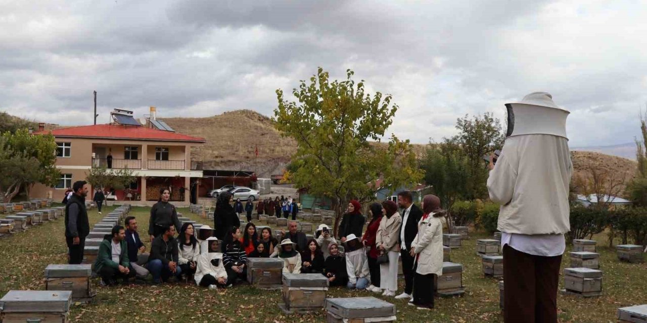 Erzurumlu gençler organik arıcılığı öğrendi