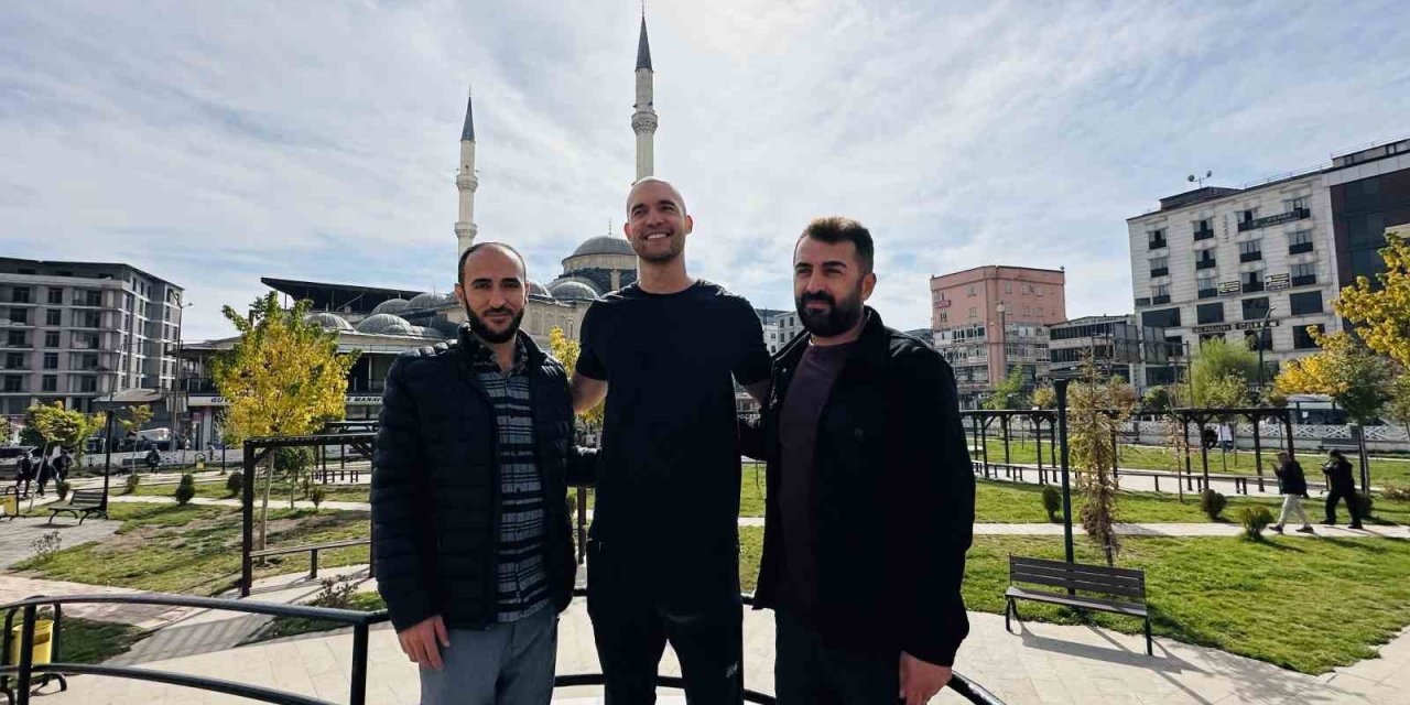 35 ülke gezen Amerikalı Yüksekova’ya ulaştı