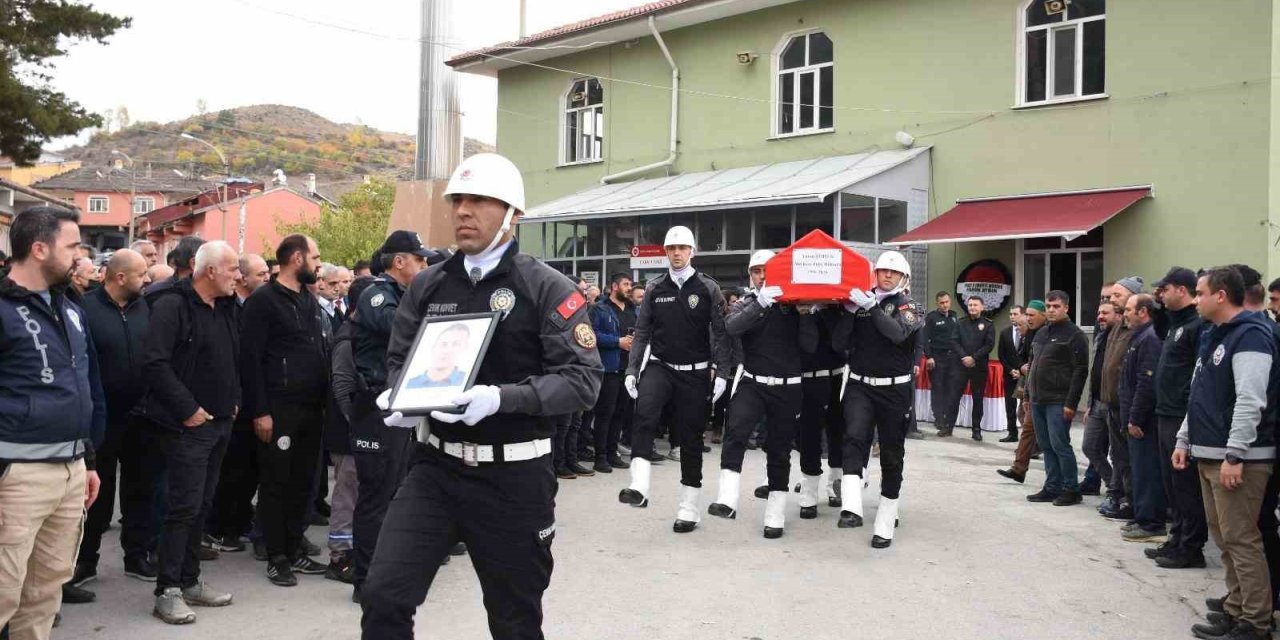 Vefat eden polis memuru son yolculuğuna uğurlandı