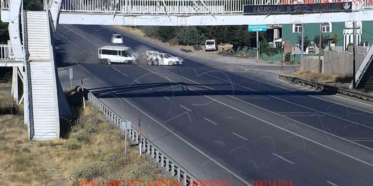 Tatvan’da trafik kazaları kamaraya yansıdı