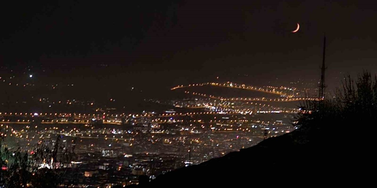 Elazığ’da hilal ay hayran bıraktı