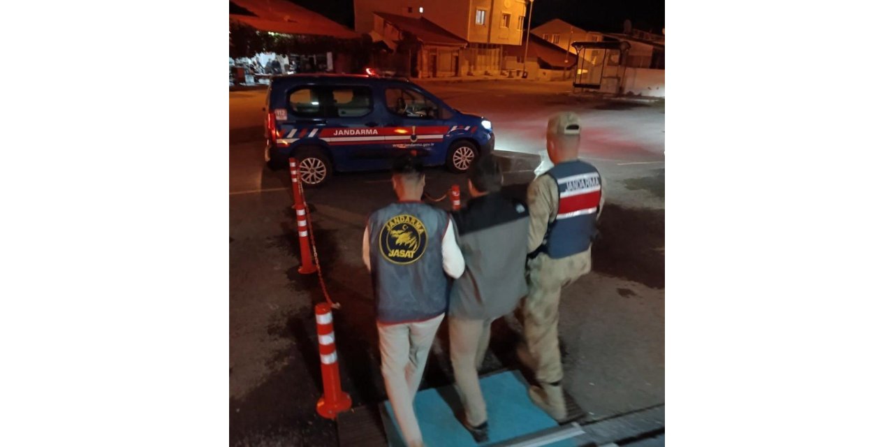 Jandarma araması olan şahsı yakaladı