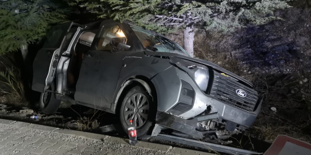 Malatya’da hafif ticari araç refüje çarptı: 1 yaralı