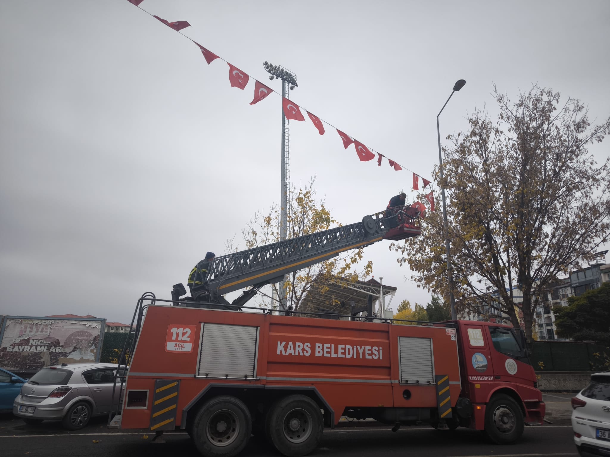 Kars’ta Cumhuriyet Bayramı coşkusu: Caddeler ve sokaklar Türk bayraklarıyla süslendi