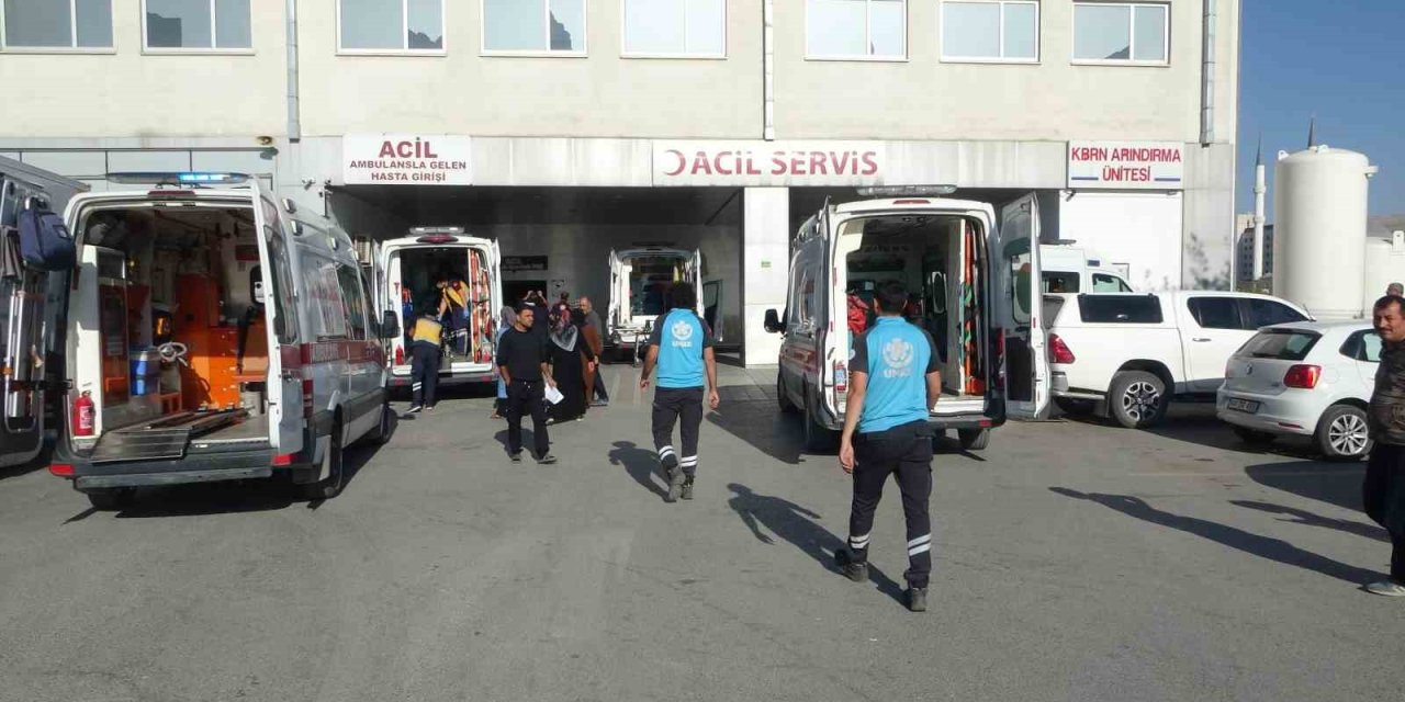 Malatya’da otomobil ile kamyonet çarpıştı: 6 yaralı