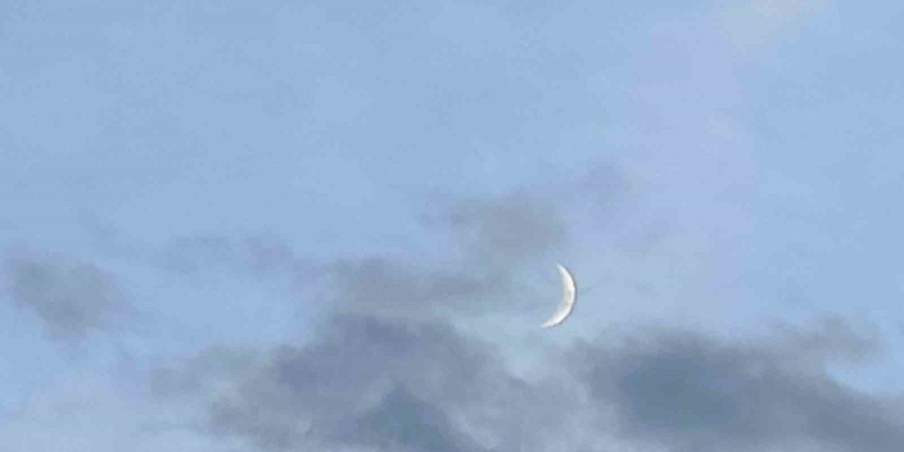 Van’da hilal kartpostallık görüntüler oluşturdu