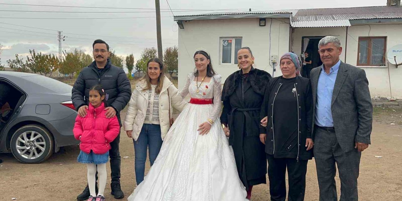 Akyaka Kaymakamı Demirtaş, köy düğününe katıldı