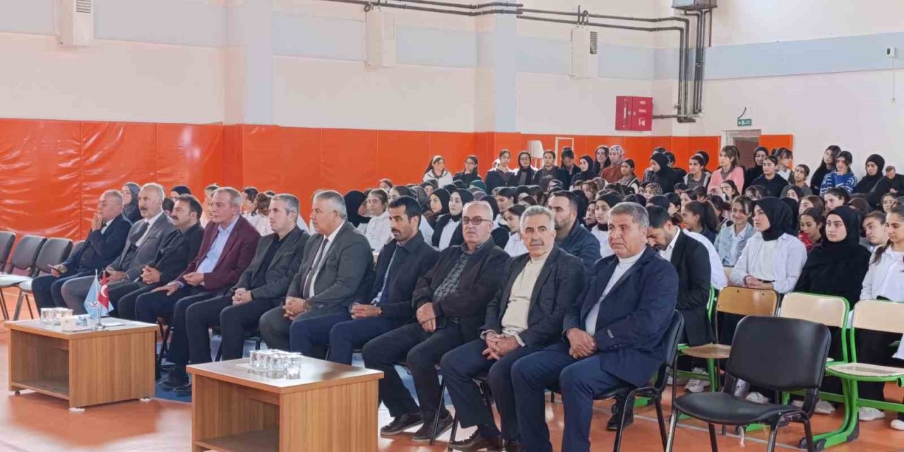 Muradiye’de imam hatip okullarının 74. kuruluş yıl dönümü kutlandı