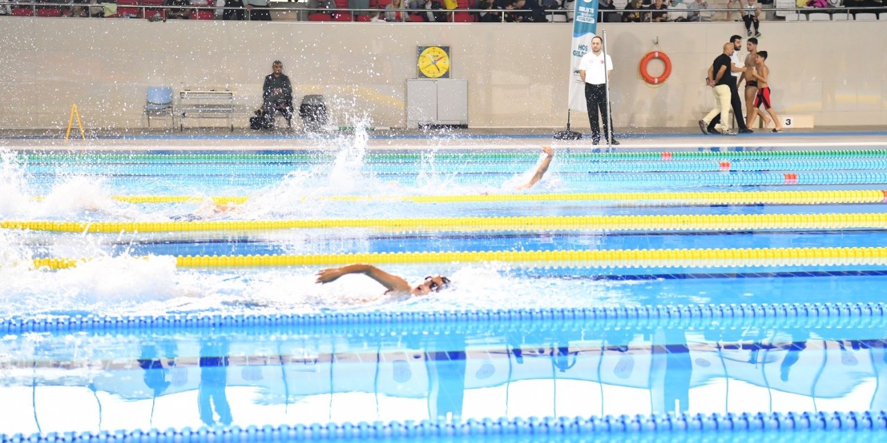 Kulaçlar Gazze için atıldı