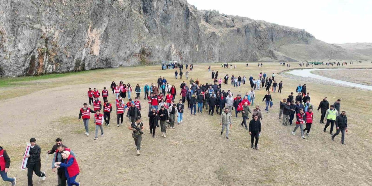 Diyadin Kanyonu’nda Cumhuriyet’in 102. yılına özel doğa yürüyüşü