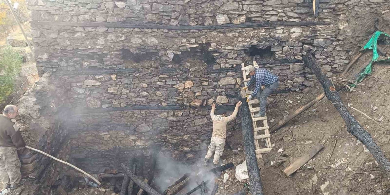 Bahçesaray’da odunluk yangını korkuttu