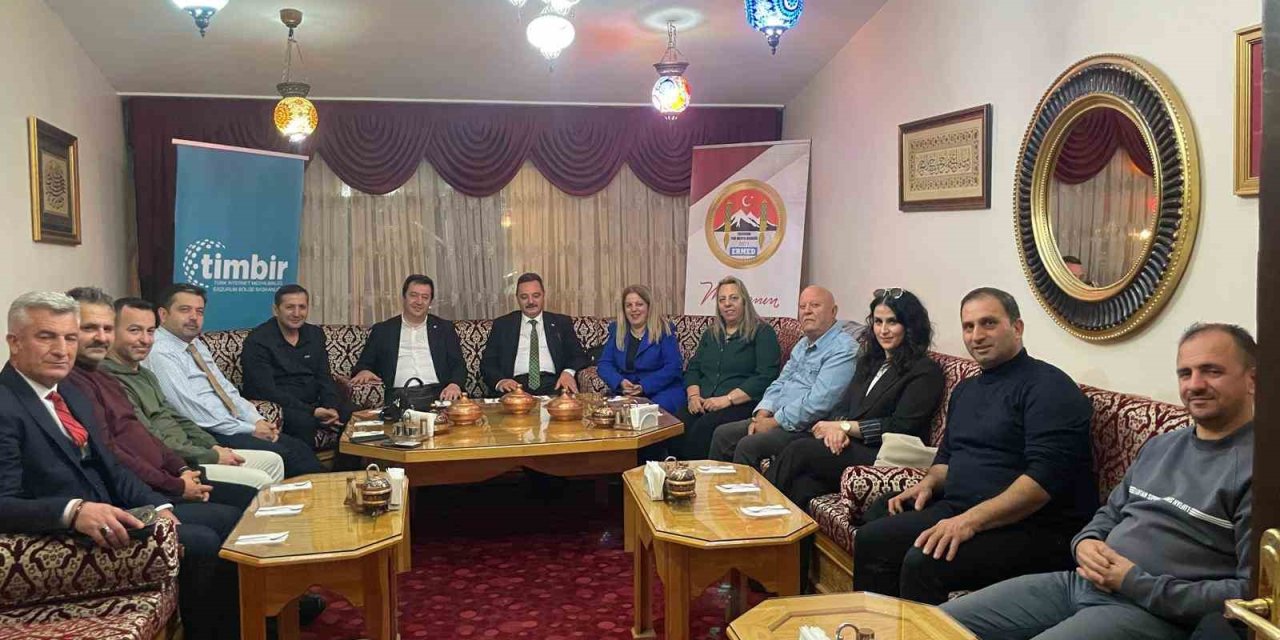 Erzurum’da Akademi ve Medya Temsilcileri dijital çağı değerlendirdi