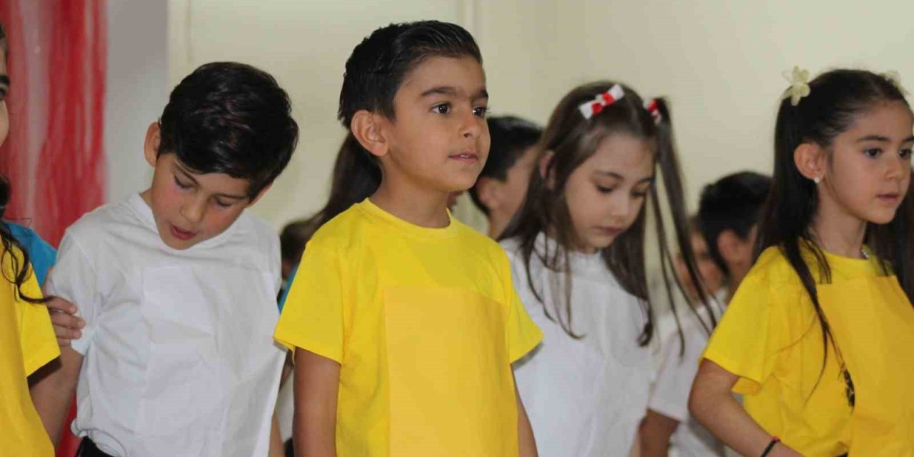 Sarıkamış’ta minik öğrencilerin 29 Ekim etkinliği