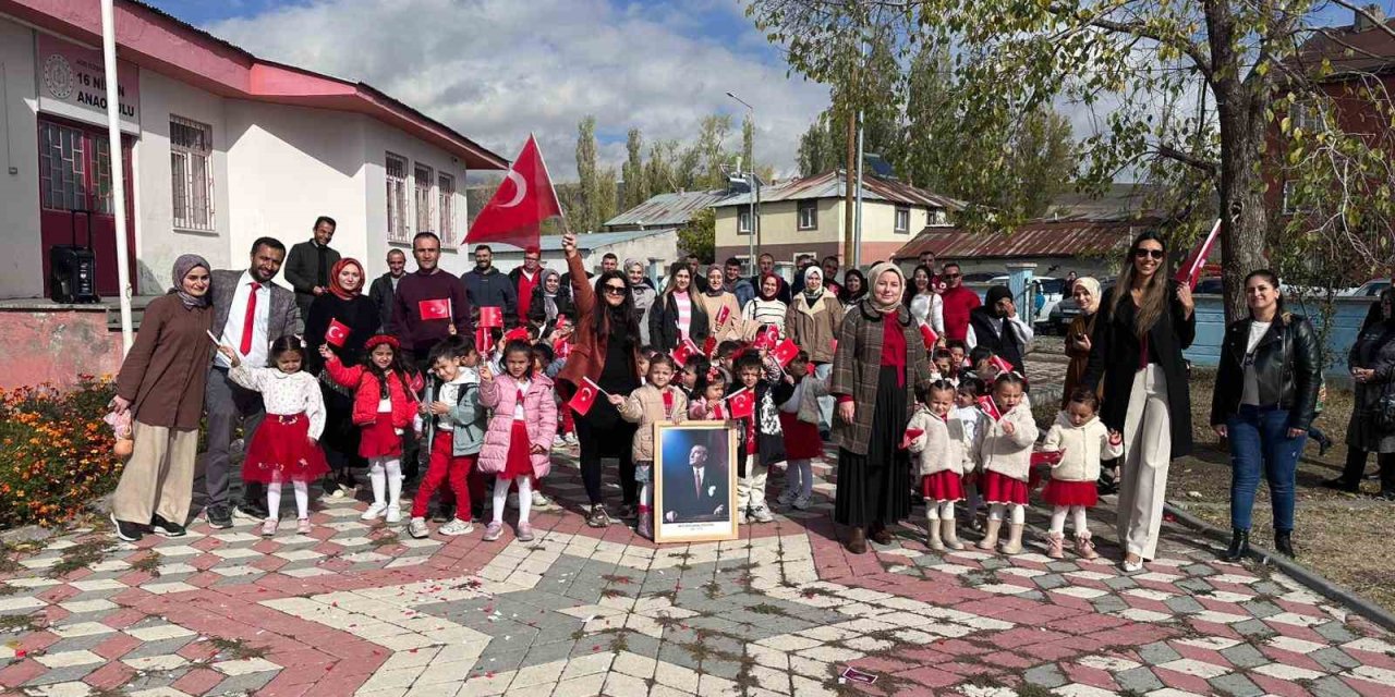 Eleşkirt’te Anaokulu Öğrencileri 29 Ekim’i coşkuyla kutlandı