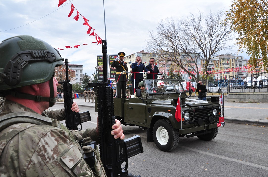 Kars’ta 29 Ekim Cumhuriyet Bayram coşkuyla kutlandı
