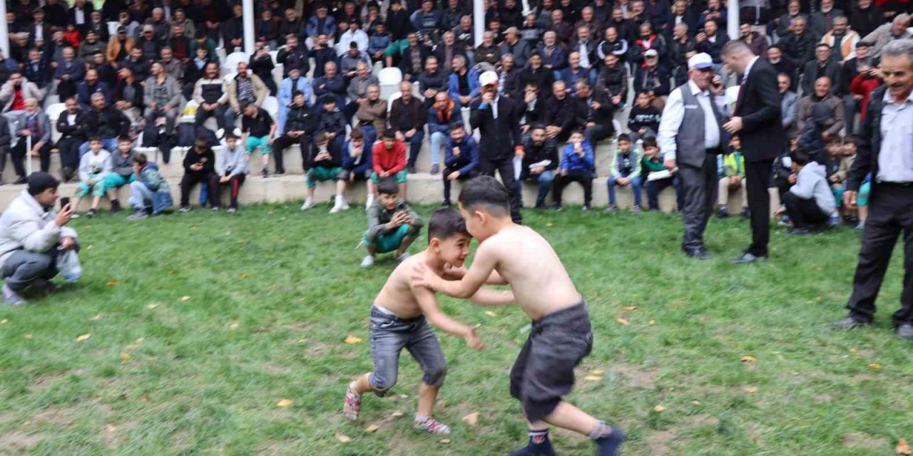 Cumhuriyet ile yaşıt karakucak güreşleri