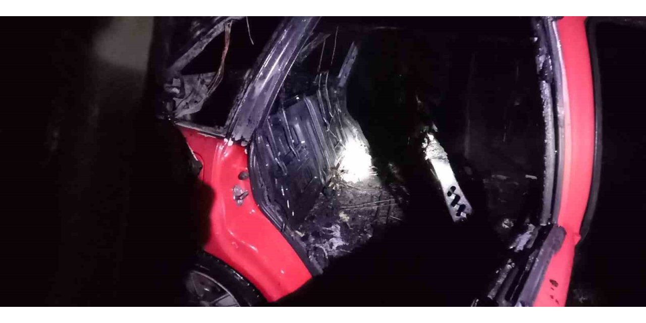 Muş’ta seyir halindeki otomobil alev aldı