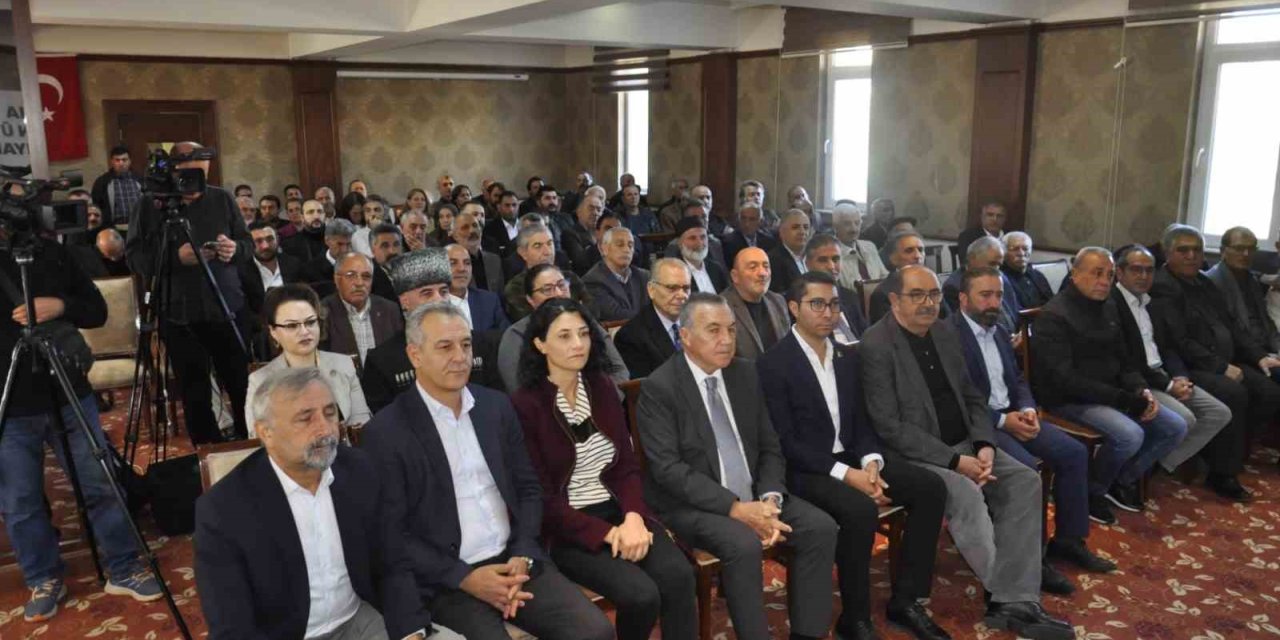 DEM Parti Genel Başkanı Bakırhan: "PKK’nın kendisini feshetmesi, en son da artık Türkiye sınırları dışına çıkarak, Türkiye devletine silah çevirmeyeceğini belirtmesi tarihi bir önemdedir"