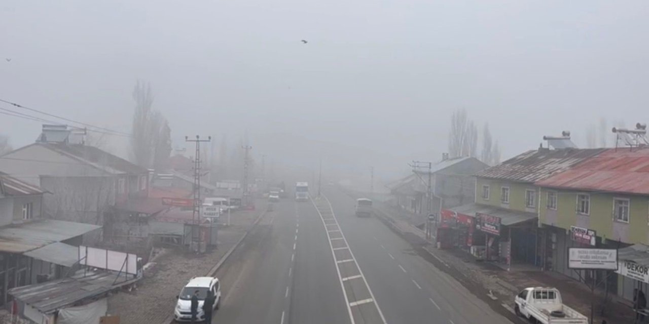 Ağrı’da sis etkili oldu