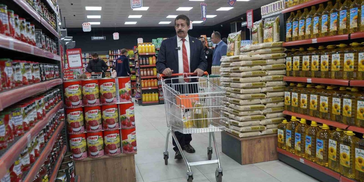 Ak Parti Milletvekili Fırat, Halk Pazarı marketinde alışveriş yaptı