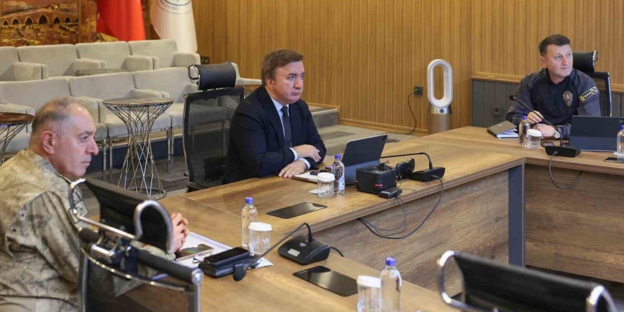 Vali Aydoğdu, İçişleri Bakanı Yerlikaya’nın başkanlığındaki VKS toplantısına katıldı