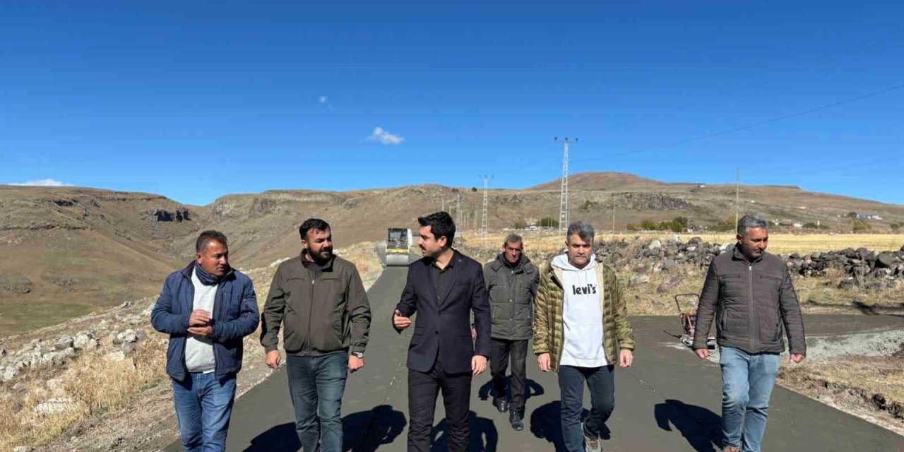 Susuz’da köy yolları beton oluyor