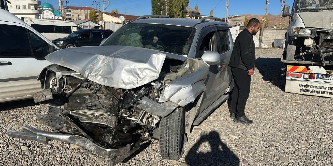 Yüksekova’da trafik kazası: 5 yaralı