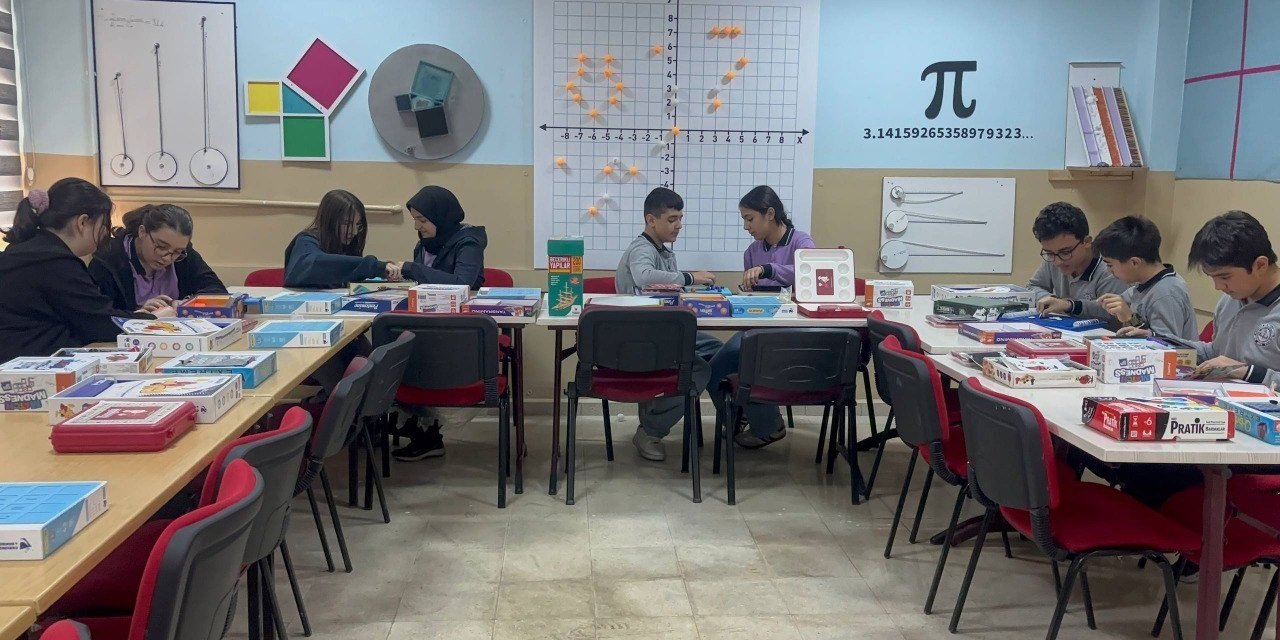 Erzincan’da matematik artık daha eğlenceli: Zekâ oyunlarıyla donatılmış yenilikçi sınıf açıldı