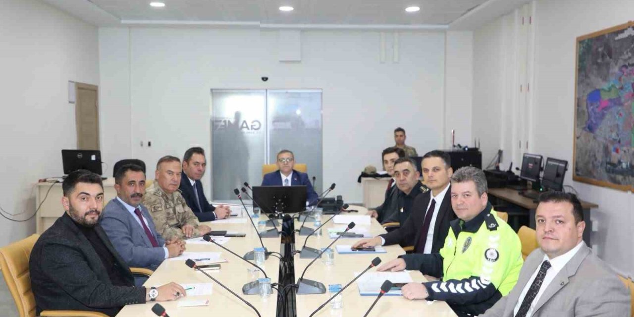 Kars’ta Karayolları Trafik Levhalarının Sadeleştirilmesi Komisyonu Toplantısı yapıldı