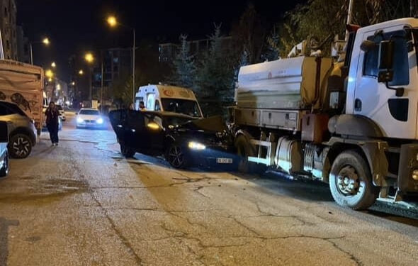 Kars'ta otomobil çöp arabasına çarpmıştı, 1 yaralı