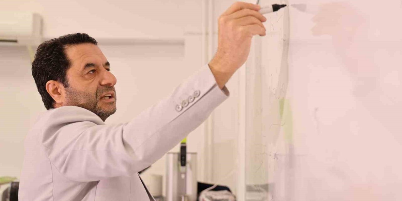 Prof. Dr. Fahrettin Yakupanoğlu; "Bilim makalede kalmamalı, ürüne dönüşmeli"