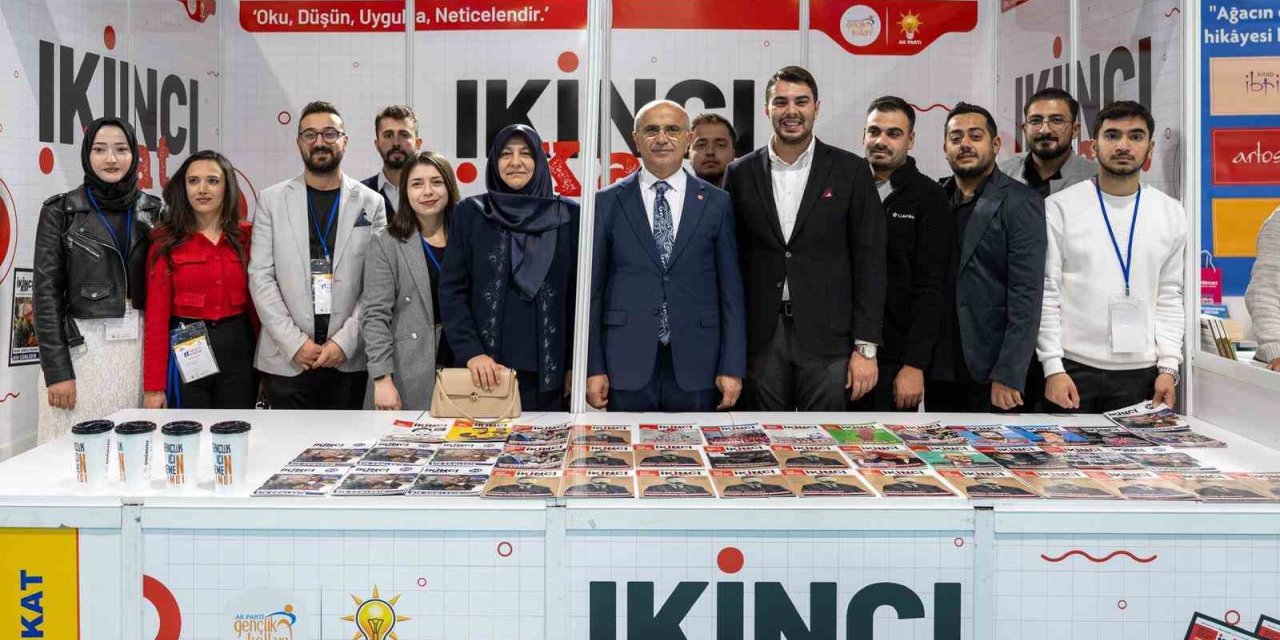 Başkan Er, Malatya Anadolu Kitap ve Kültür Fuarı’nda stantları gezdi
