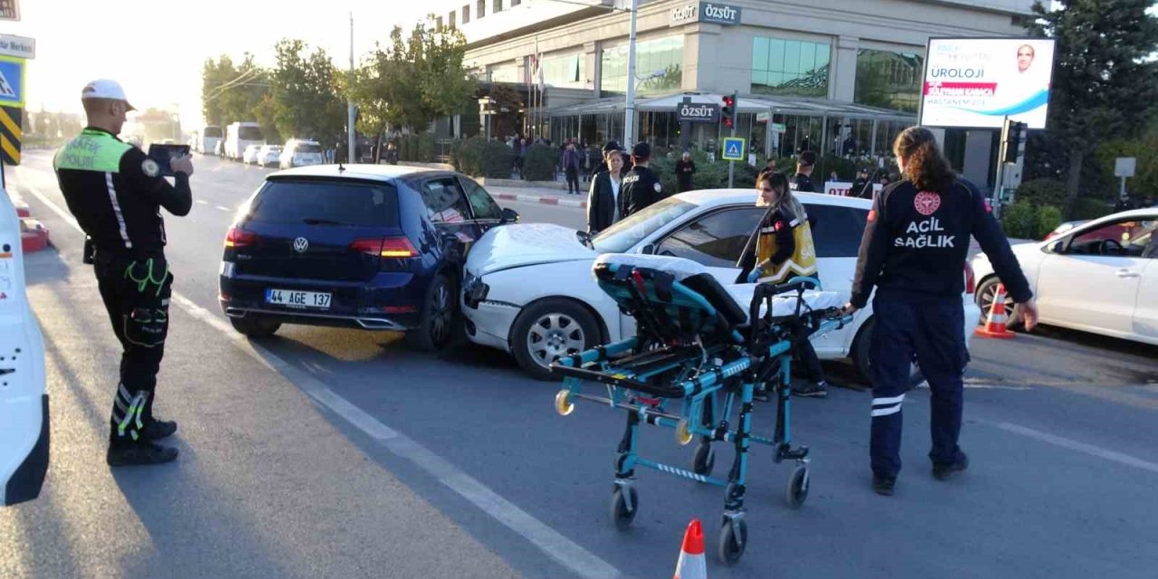 Malatya iki otomobil çarpıştı: 1 yaralı