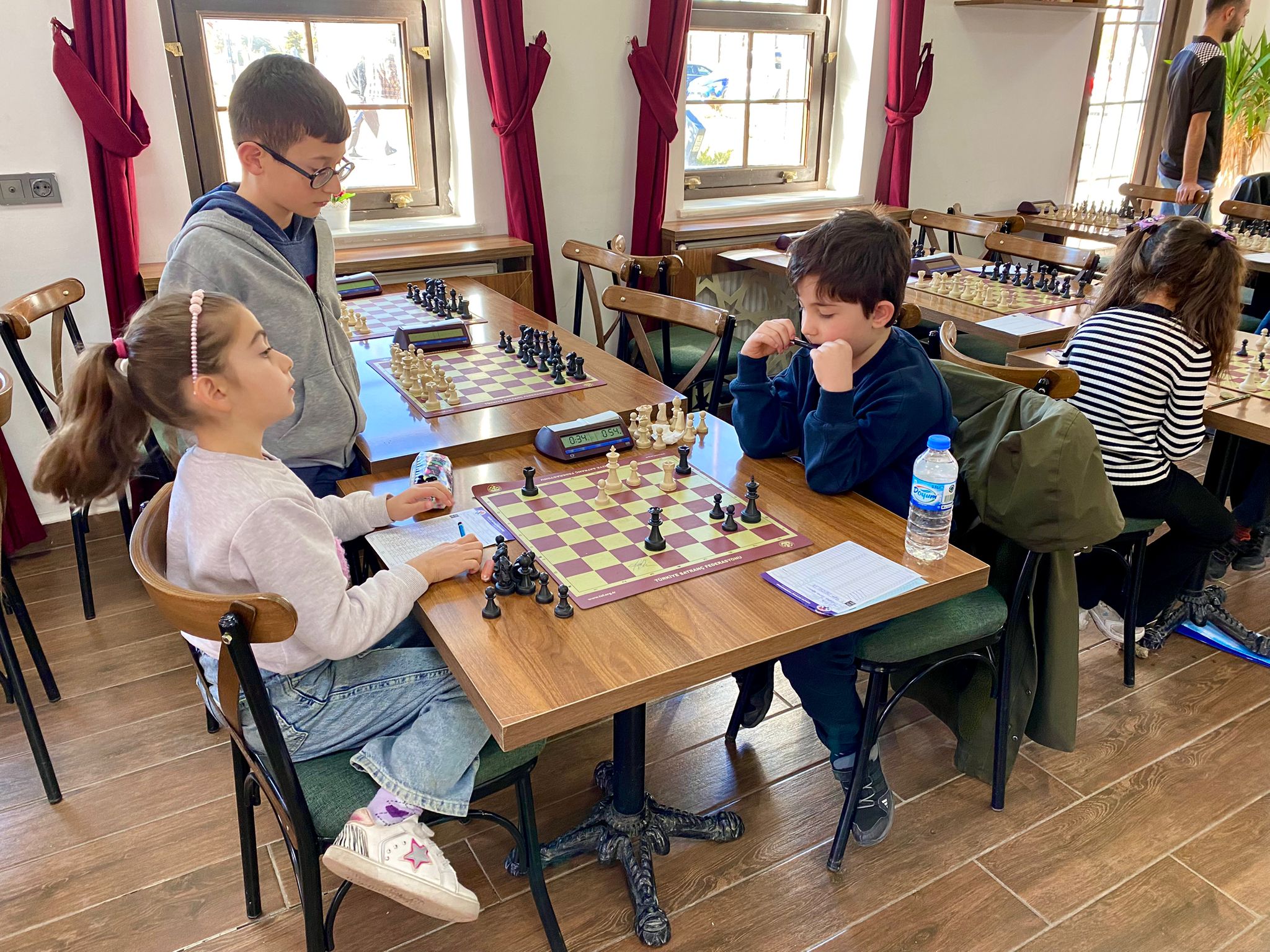 Kars’ta Satranç Heyecanı: 60 Sporcu Antalya Yolunda